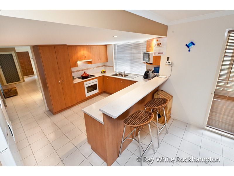 10 Brookside Avenue, NORMAN GARDENS, QLD 4701