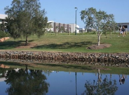 32 Lakefront Crescent, VARSITY LAKES, QLD 4227