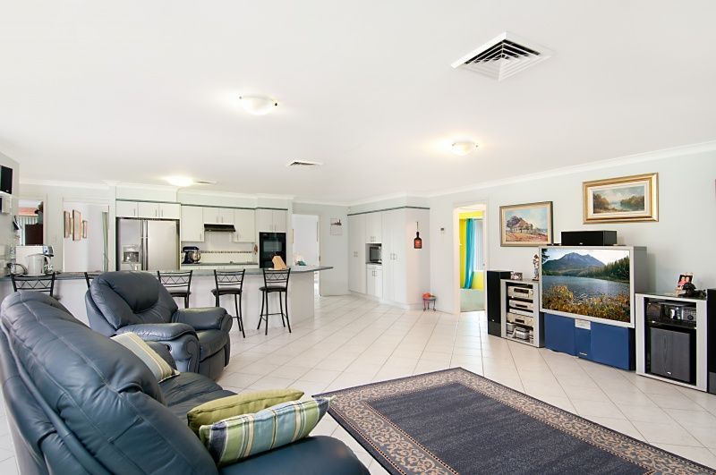 21 Glenlee Court, THORNTON, NSW 2322