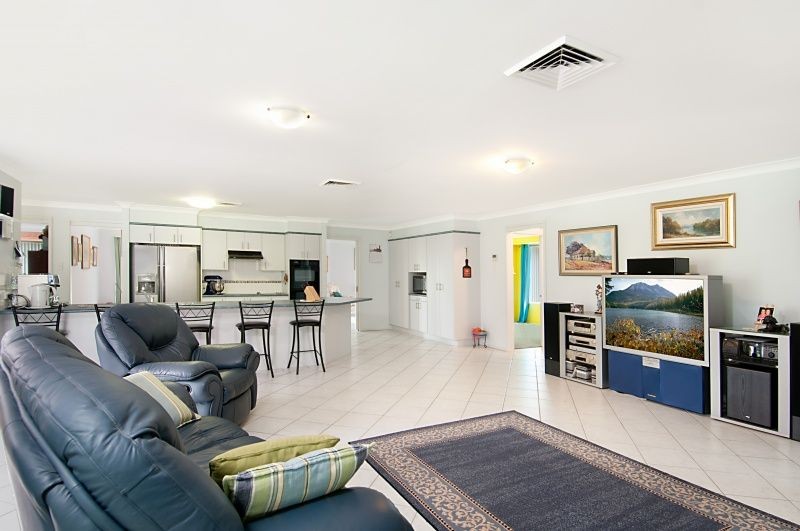 21 Glenlee Court, THORNTON, NSW 2322