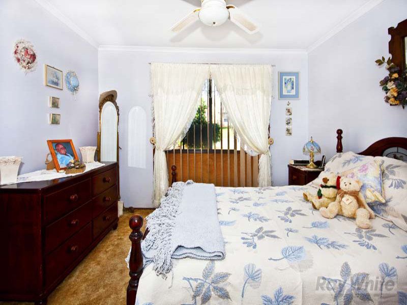 35 Gundagai Crescent, WAKELEY, NSW 2176