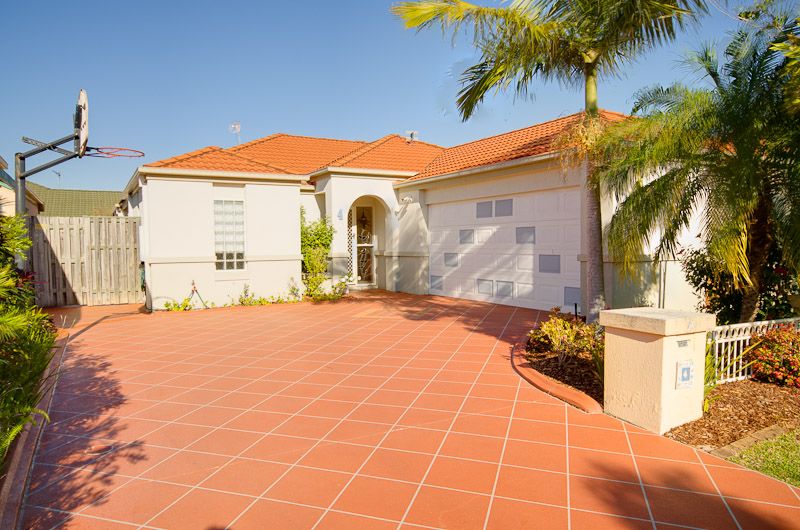 4 Lakes Circuit, BURLEIGH WATERS QLD 4220