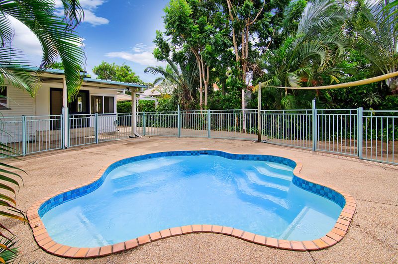 39 Robert Street, LABRADOR, QLD 4215