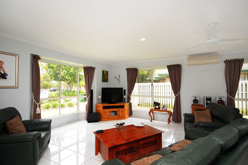 8 Dunedin Close, MERRIMAC, QLD 4226