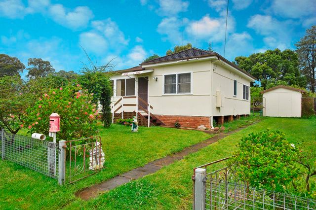 2  Moir Street, SMITHFIELD NSW 2164