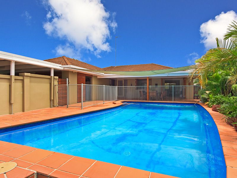 6 Grebe Place, BURLEIGH WATERS, QLD 4220