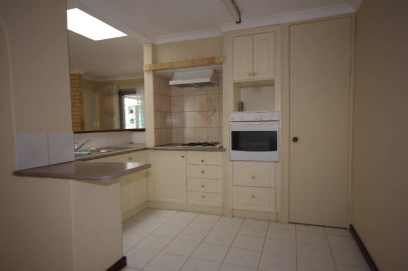 16 Roydon Way, GIRRAWHEEN, WA 6064