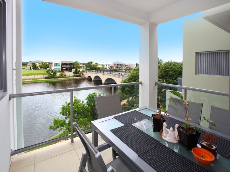 5019 Emerald Island Drive, CARRARA QLD 4211