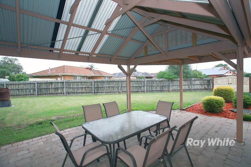 7 Filbert Court, CRANBOURNE VIC 3977