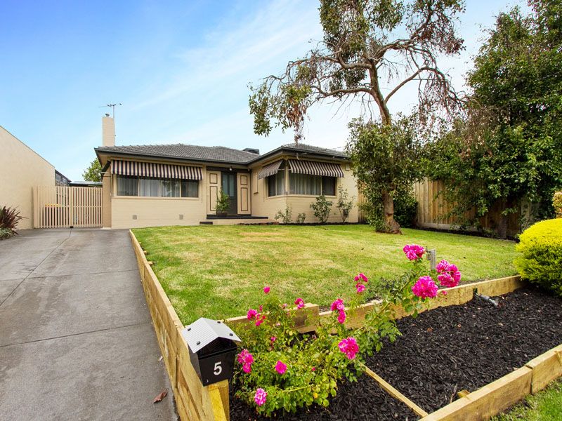 5 Pauline Avenue, DINGLEY VILLAGE VIC 3172