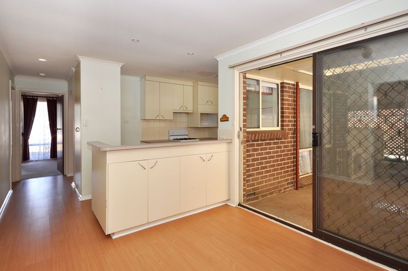 111 Sunnymeade Drive, ABERFOYLE PARK, SA 5159