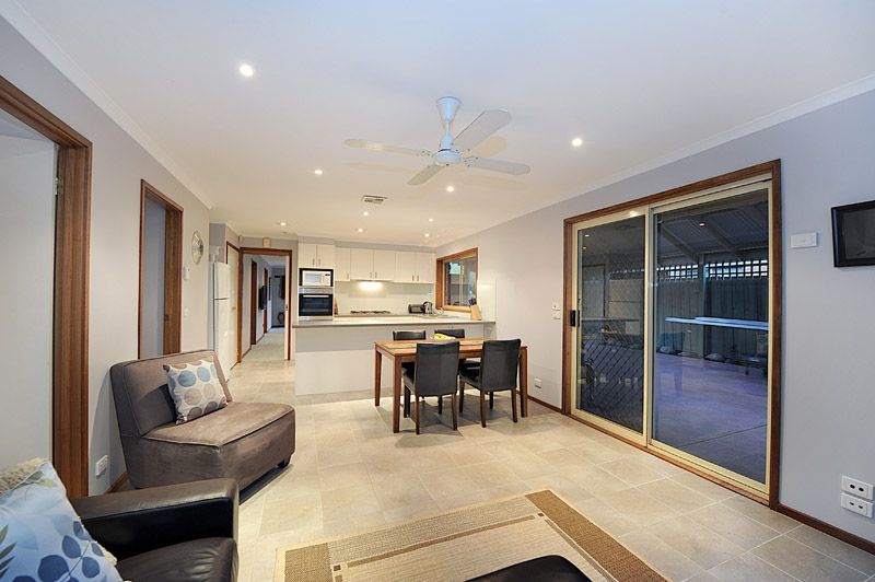 18 Liviana Drive, ROWVILLE, VIC 3178