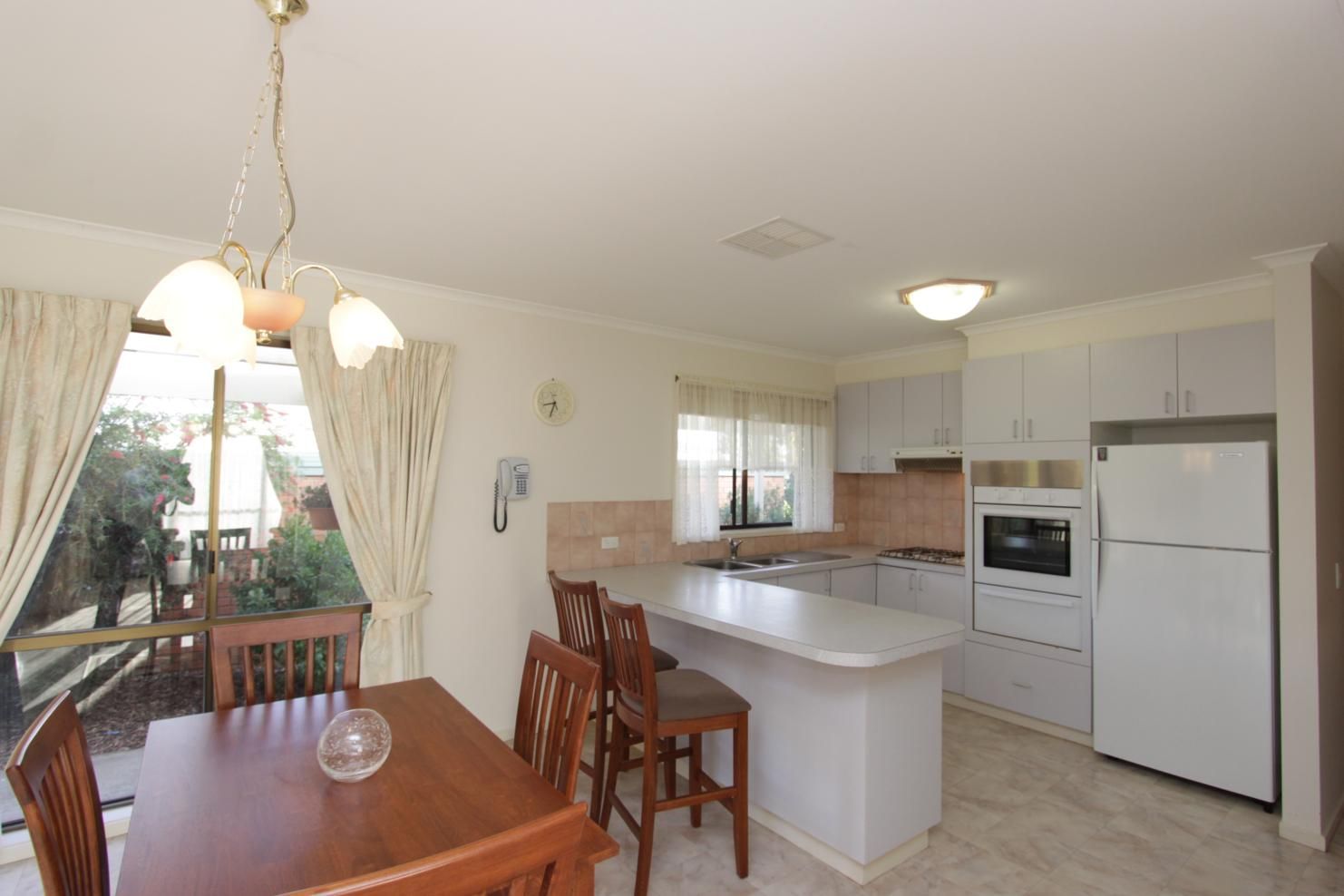 2/21 Mayfield Parade, STRATHDALE, VIC 3550