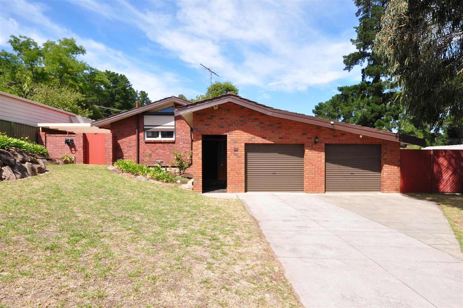 16 Tania Drive, ABERFOYLE PARK SA 5159