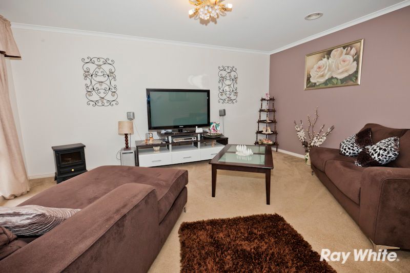 11 Silver Gum Drive, PAKENHAM, VIC 3810