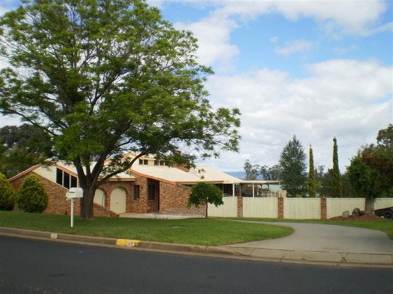 20 Taronga Drive, COWRA NSW 2794