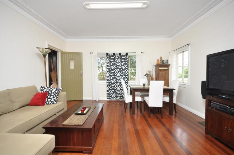 2 Woking Street, MITCHELTON, QLD 4053