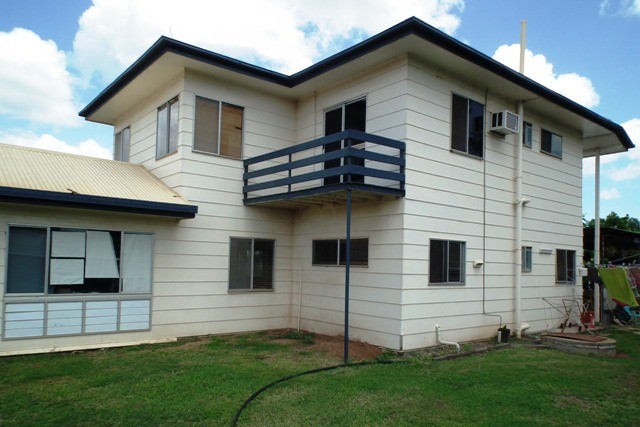 2 Church Street, BLUFF, QLD 4702