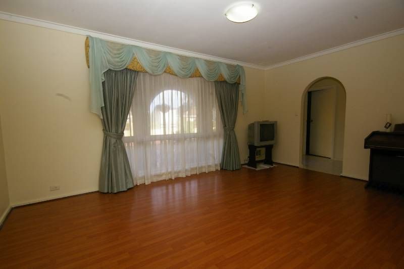 242 Grand Promenade, DIANELLA, WA 6059