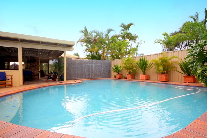 22 Coronet Crescent, BURLEIGH WATERS, QLD 4220