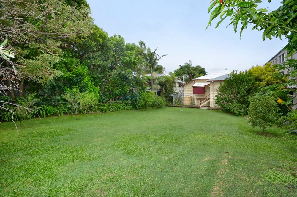 4 Campbell Terrace, WAVELL HEIGHTS, QLD 4012