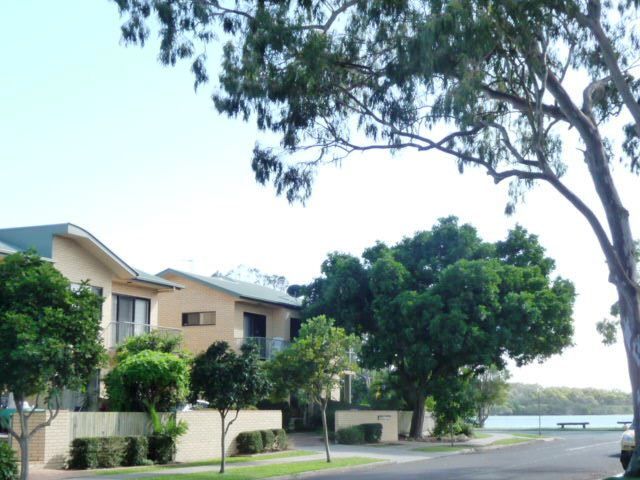 2/91 Bradman Avenue, MAROOCHYDORE, QLD 4558