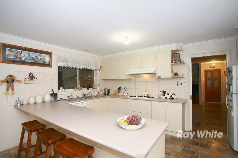 145 Lawless Drive, CRANBOURNE NORTH, VIC 3977
