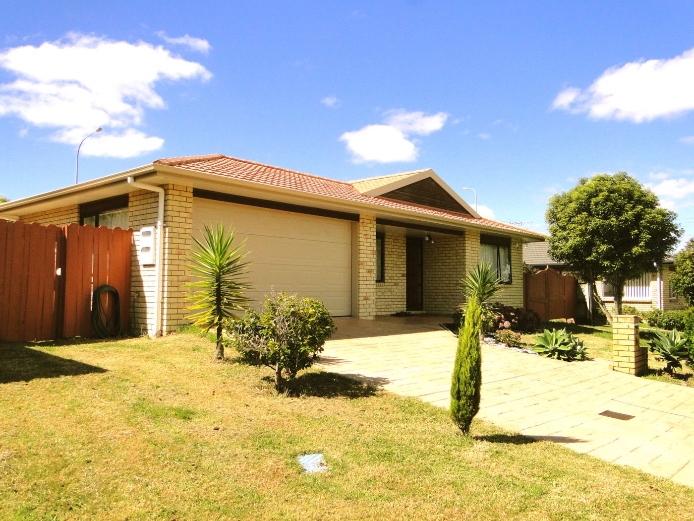 16 Courtvale Place, FLAT BUSH, Manukau City