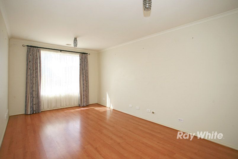9 Mossman Drive, CRANBOURNE EAST, VIC 3977