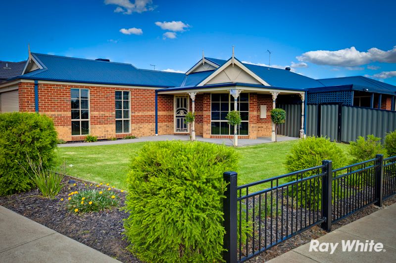 98 Leigh Drive, PAKENHAM VIC 3810