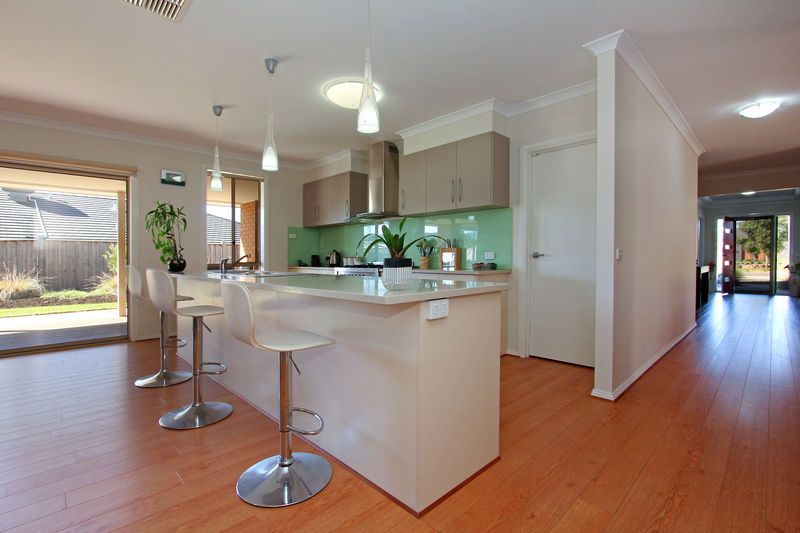 9 Crestwood Drive, ROSEBUD, VIC 3939