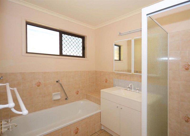 19 GREENWAY Drive, PIALBA, QLD 4655