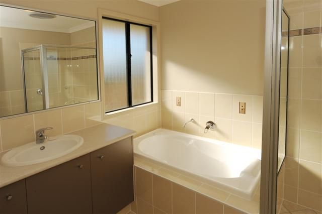 8 Petecost Close, GLEN EDEN, QLD 4680