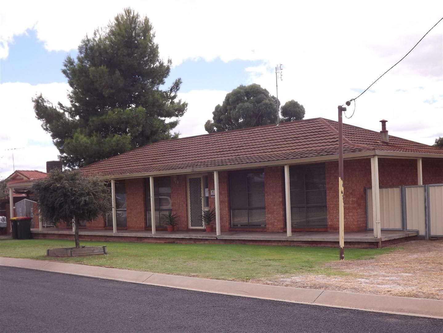 2 Friendship Place, PARKES NSW 2870