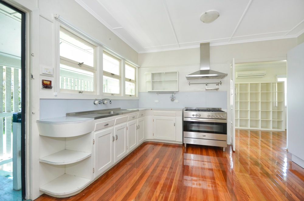 27A Winchester Street, HAMILTON QLD 4007