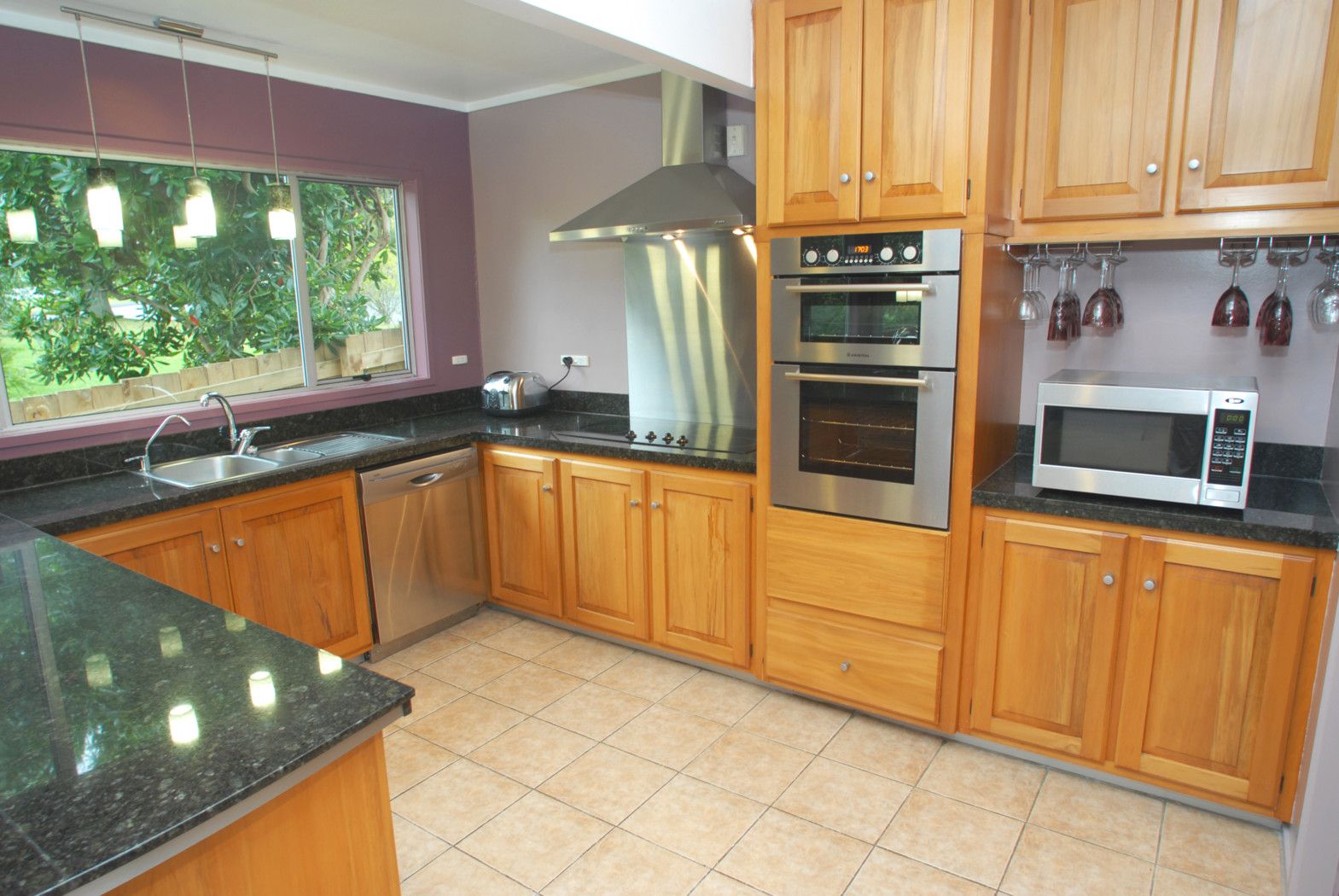 33 Blakeborough Drive, FORREST HILL, North Shore City