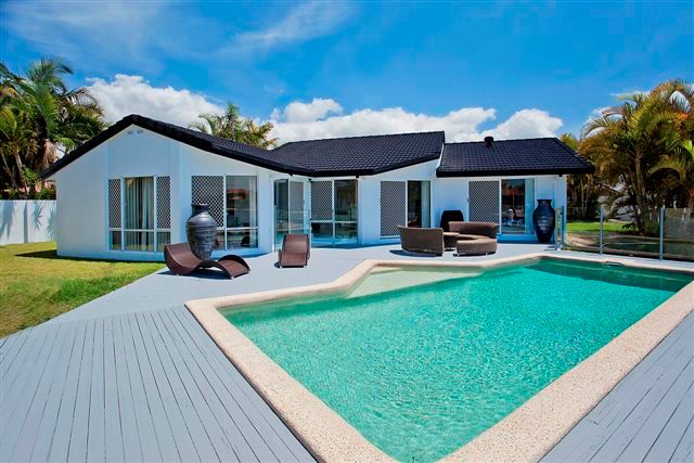 4 Greenwich Court, RUNAWAY BAY, QLD 4216