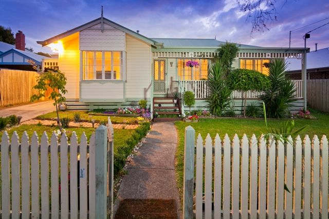 16 Bayview Road, MORNINGTON, VIC 3931