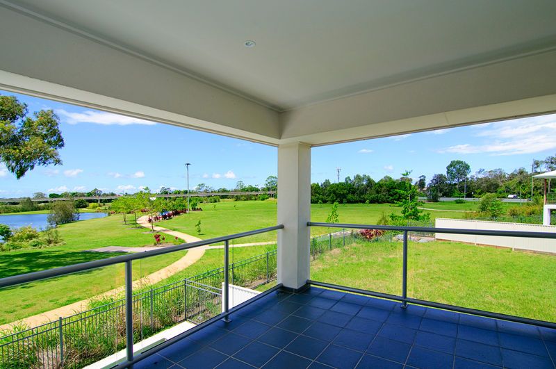 12 Fleetwood Court, HELENSVALE, QLD 4212