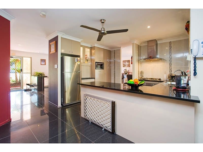 8 Beaumont Street, CARINA HEIGHTS, QLD 4152