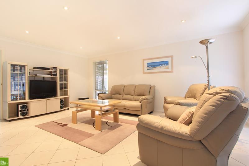6 Goldenwood Place, HORSLEY, NSW 2530