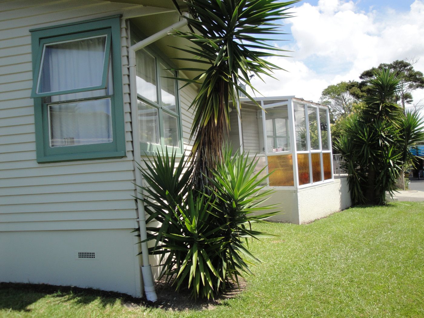 2 View Road, GLENFIELD, North Shore City