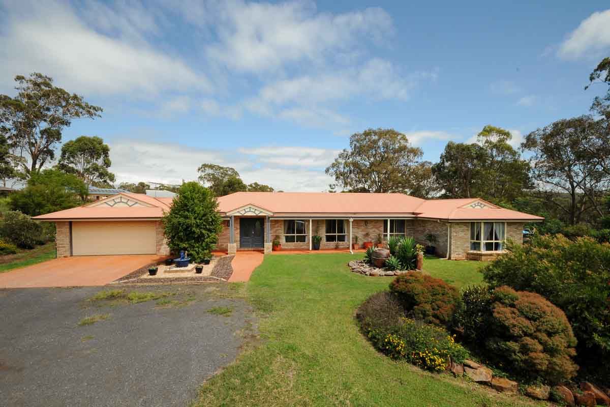 10 Traverston Court, PRESTON QLD 4352