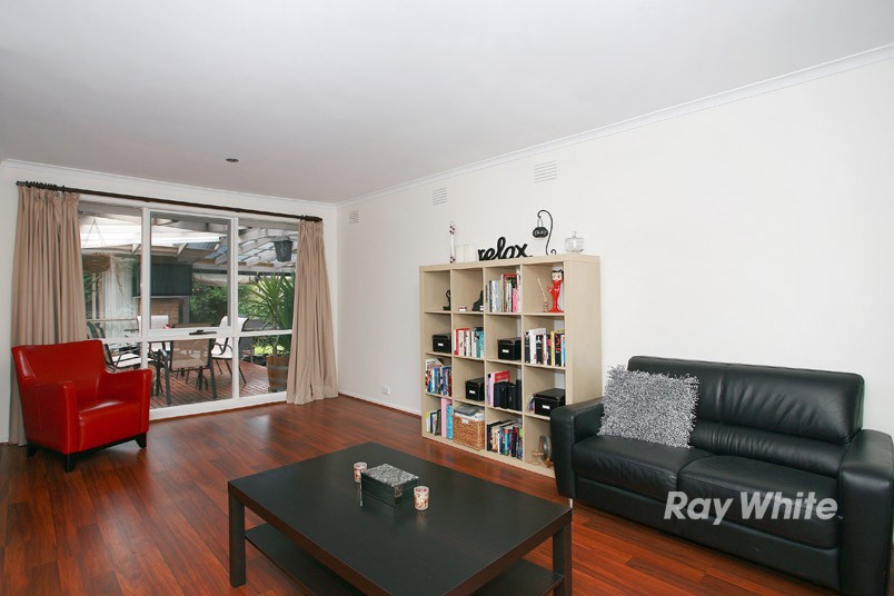 68 Essex Park Drive, ENDEAVOUR HILLS, VIC 3802