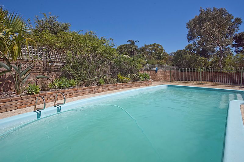 70 Chislehurst Road, LESMURDIE, WA 6076