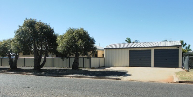 8 Stephanie Court, EMERALD, QLD 4720