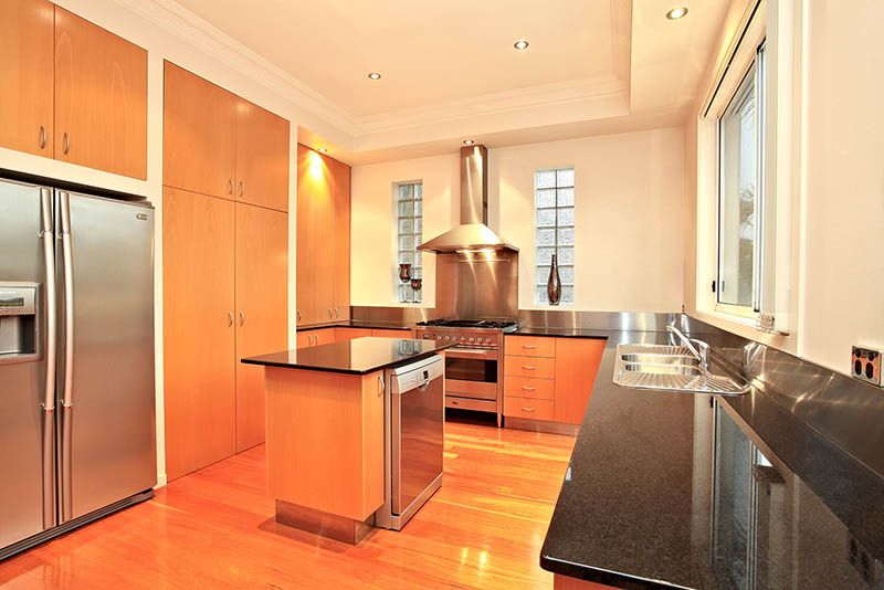 32 Blackman Crescent, TAYLORS LAKES, VIC 3038