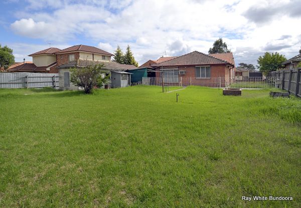 32 Hazel Grove, PASCOE VALE, VIC 3044