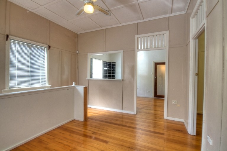 16 WALL Street, BUNDAMBA, QLD 4304