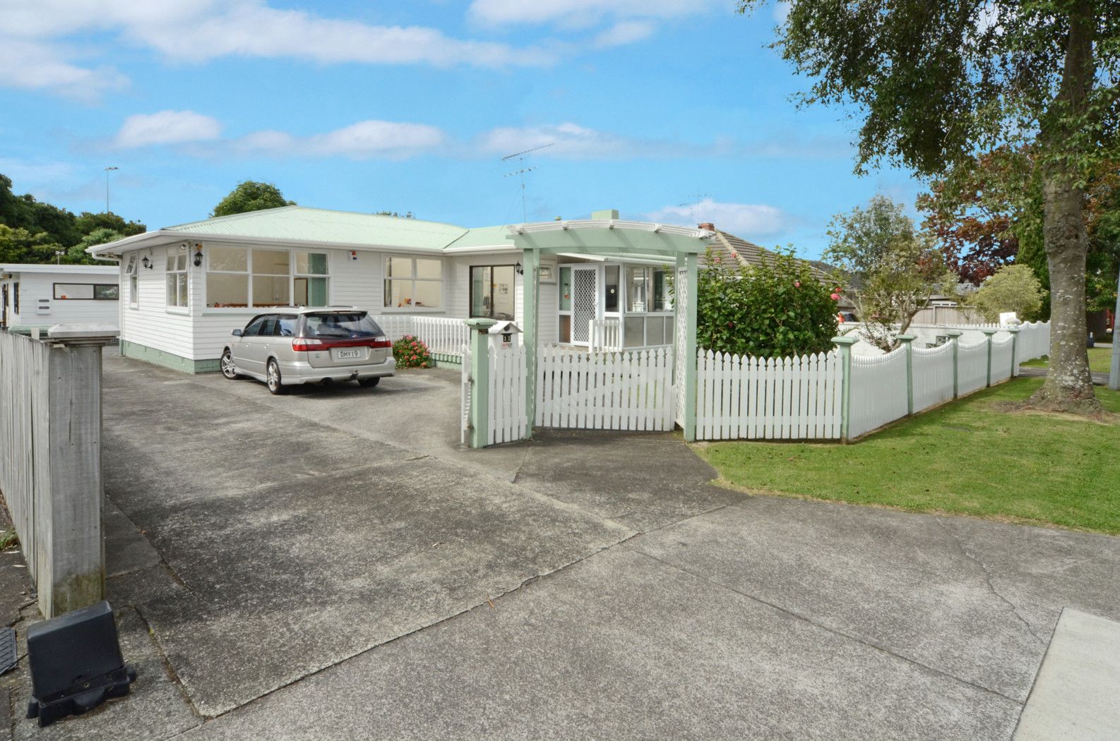 11 Chartwell Avenue, GLENFIELD, North Shore City